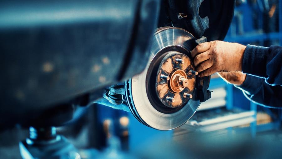 Bien s'y prendre pour remplacer des plaquettes et des disques de frein